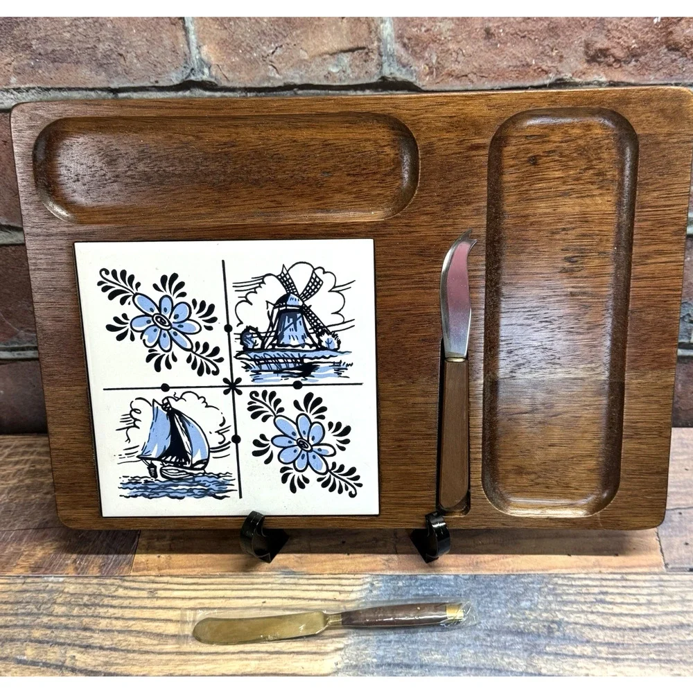 Vtg Delft Style Ceramic Tile Wood Cheese Tray Charcuterie Board 2‎ Knives MCM